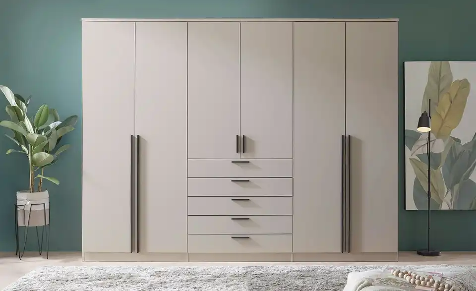 Drehtürenschrank, in Wohnsituation