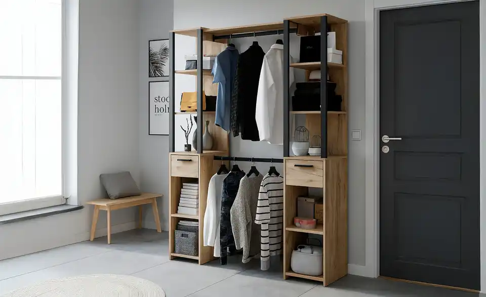 Offener Kleiderschrank, in Wohnsituation