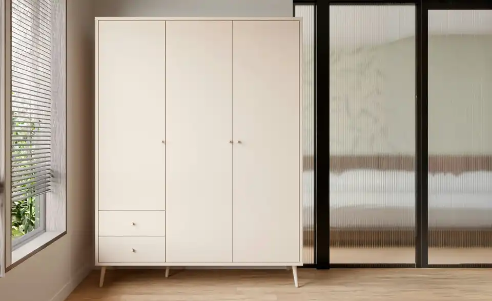 Kleiderschrank, in Wohnsituation