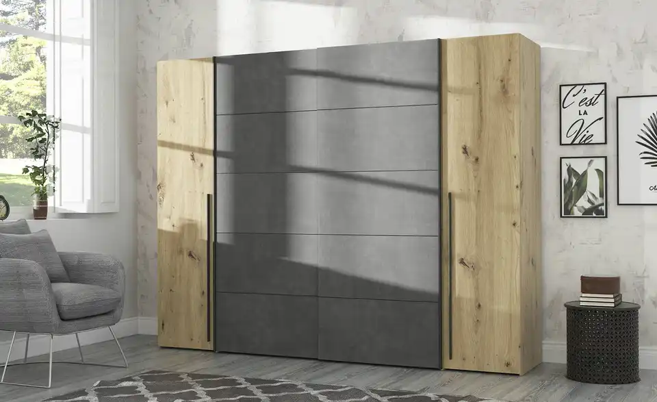 Schwebetürenschrank mit Drehtüren, in Wohnsituation