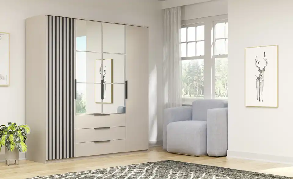 Drehtürenschrank, in Wohnsituation