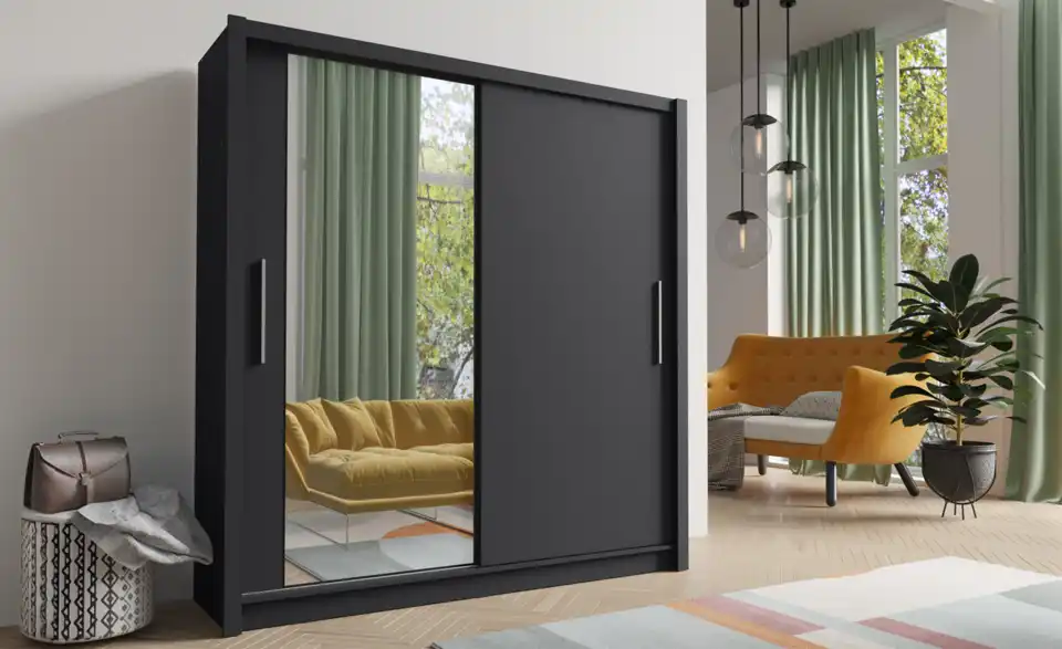 Schiebetürenschrank, in Wohnsituation