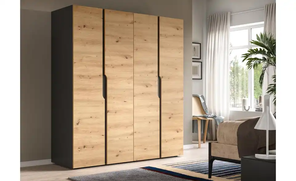 Kleiderschrank, in Wohnsituation
