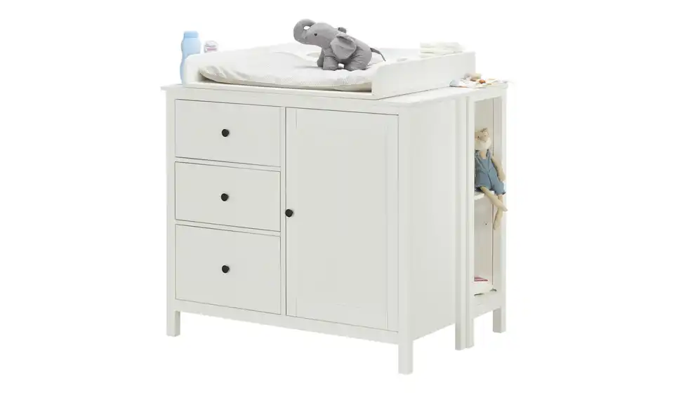 Unterstellregal aus Massivholz, in Wohnsituation