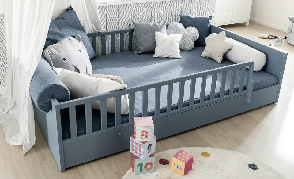 PAIDI Kinderbett Little Flo, in Wohnsituation