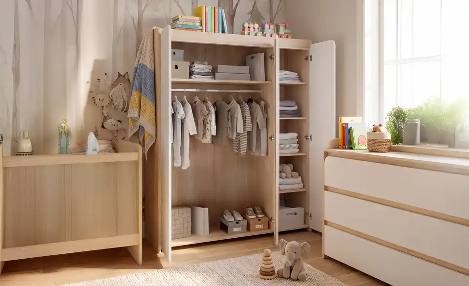 Kleiderschrank, in Wohnsituation