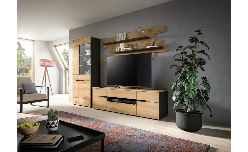 Wohnwand, in Wohnsituation