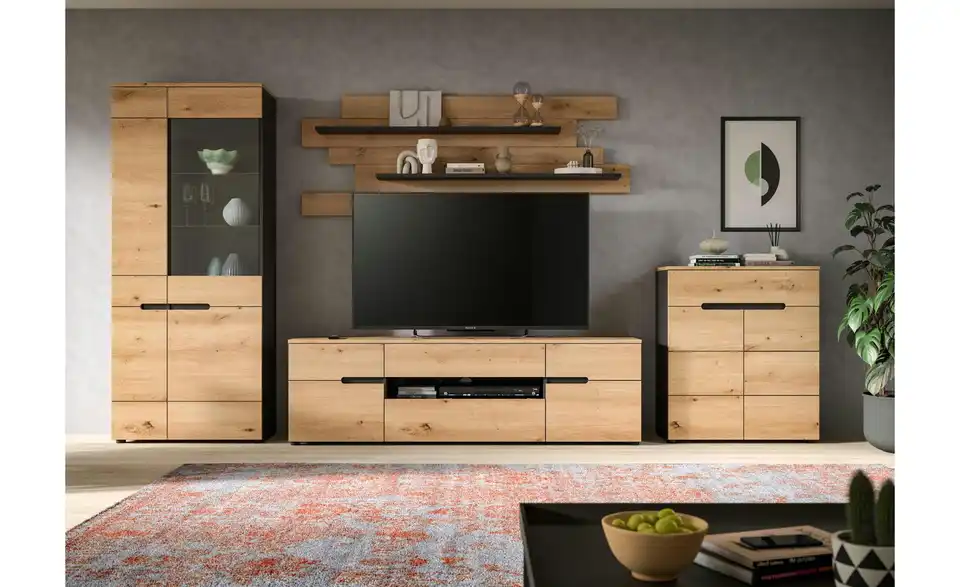 Wohnwand, in Wohnsituation