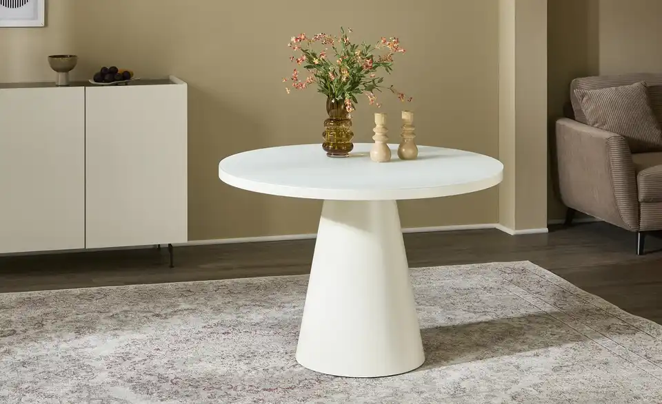 Esstisch mit Glastischplatte, in Wohnsituation