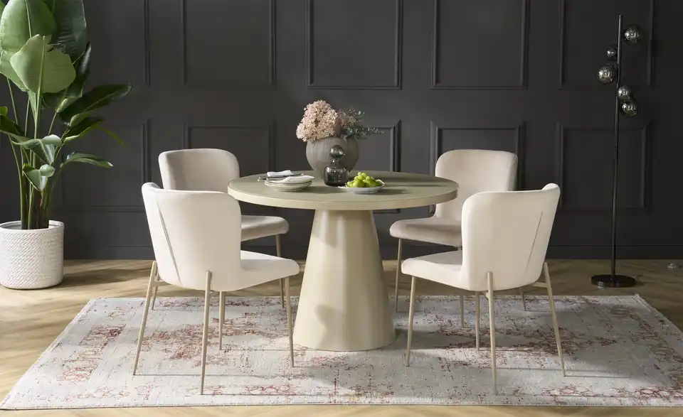 Esstisch mit Glastischplatte, Frontansicht