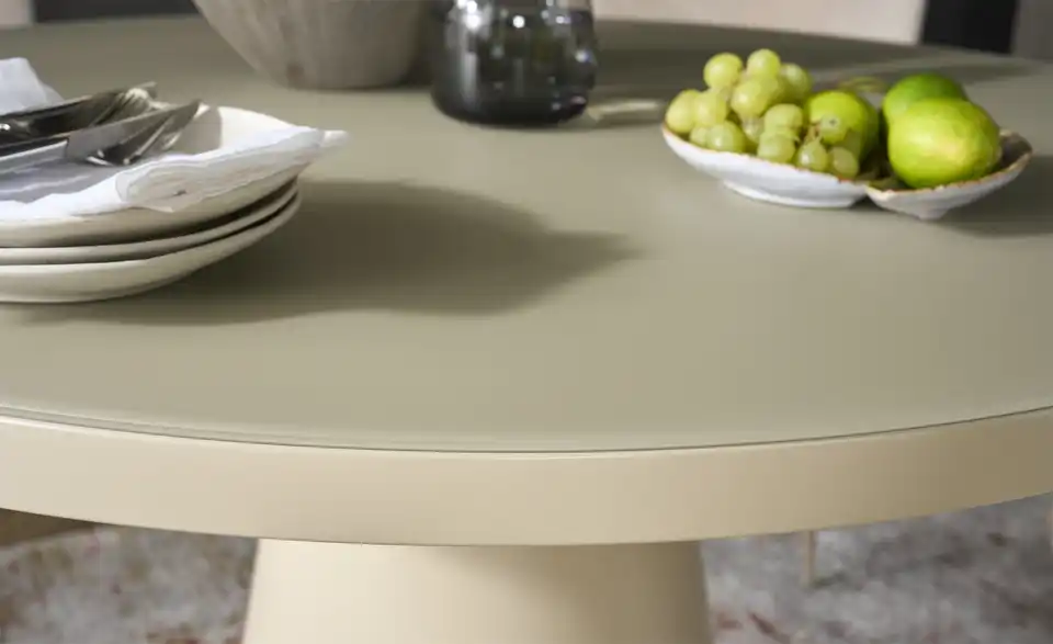 Esstisch mit Glastischplatte, Detailansicht