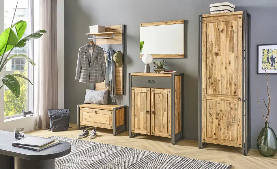 Garderobenschrank, in Wohnsituation