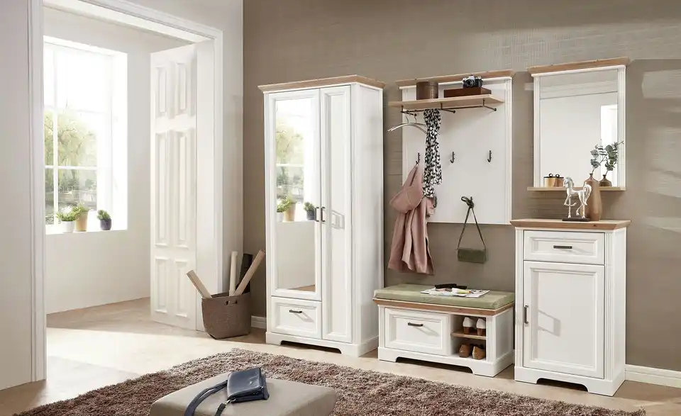 Garderobenschrank, in Wohnsituation