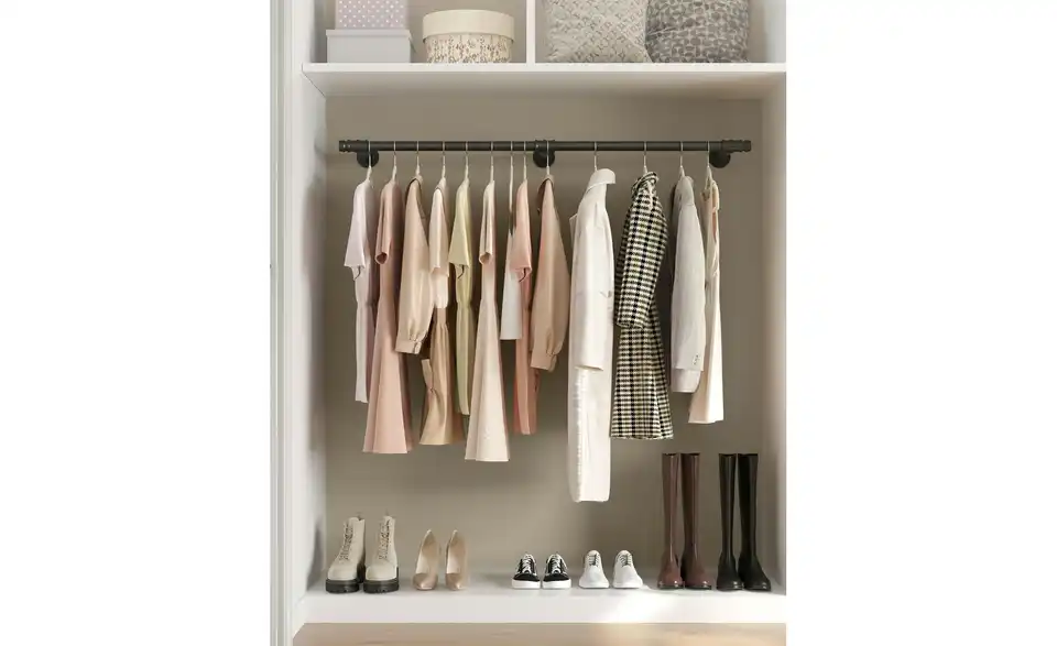 Kleiderstange, in Wohnsituation