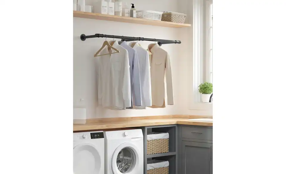 Kleiderstange, in Wohnsituation