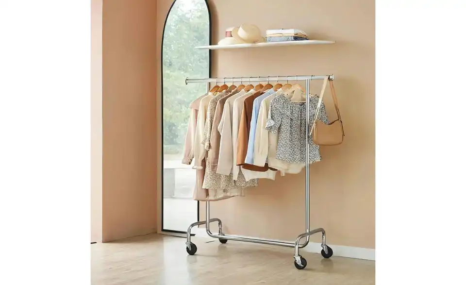 Kleiderständer, in Wohnsituation