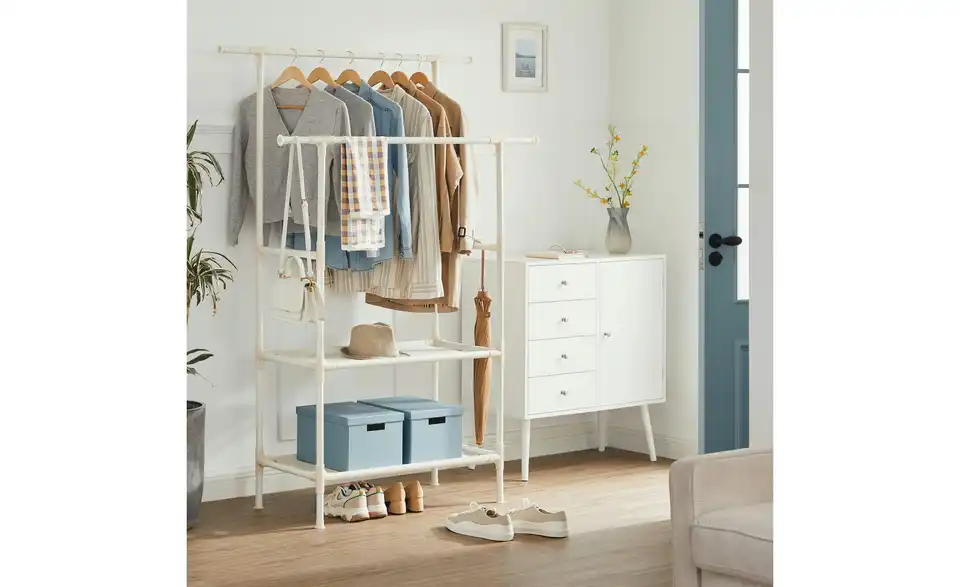 Kleiderständer, in Wohnsituation