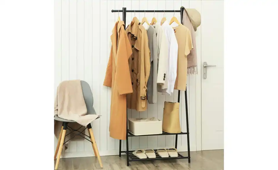 Kleiderständer, in Wohnsituation