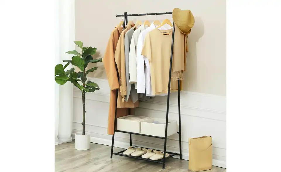 Kleiderständer, in Wohnsituation