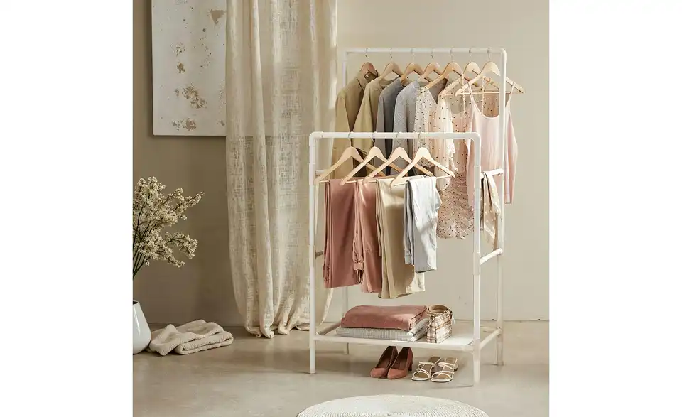 Kleiderständer, in Wohnsituation
