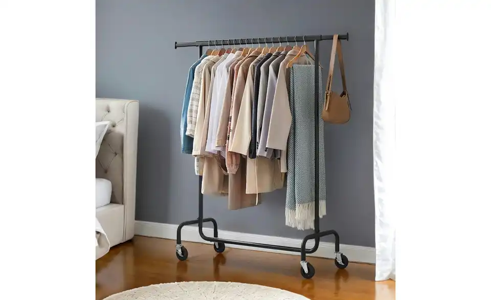 Kleiderständer, in Wohnsituation