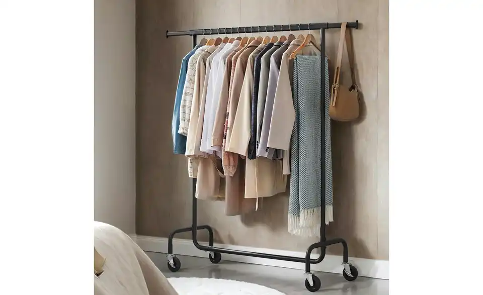 Kleiderständer, in Wohnsituation