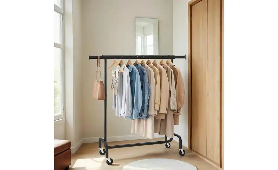 Kleiderständer, in Wohnsituation