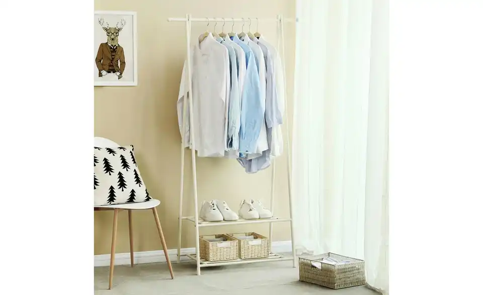Kleiderständer, in Wohnsituation
