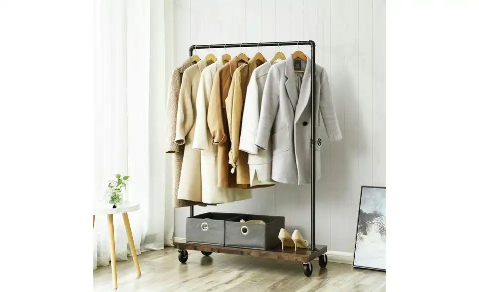 Kleiderständer, in Wohnsituation