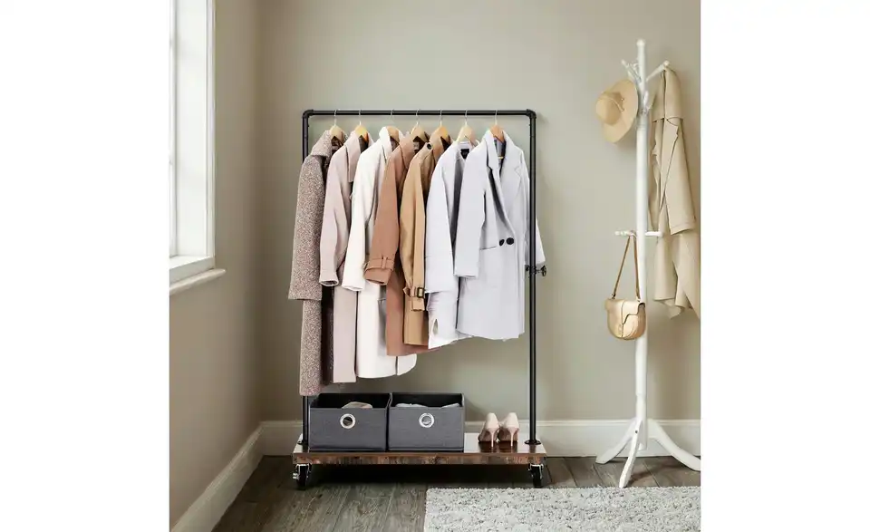 Kleiderständer, in Wohnsituation