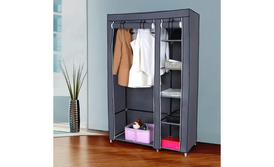 Kleiderschrank, in Wohnsituation