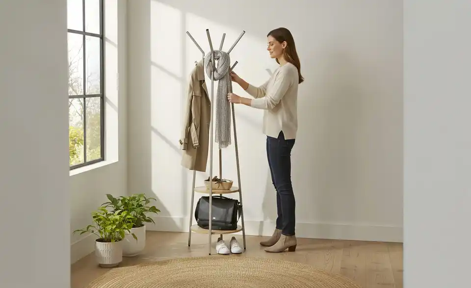 Garderobenständer, in Wohnsituation