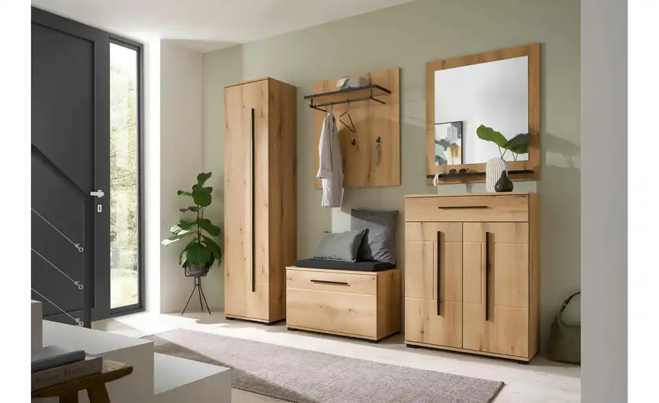 Garderobenschrank, in Wohnsituation
