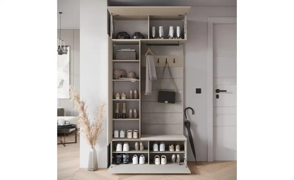 Garderobe, geöffnet