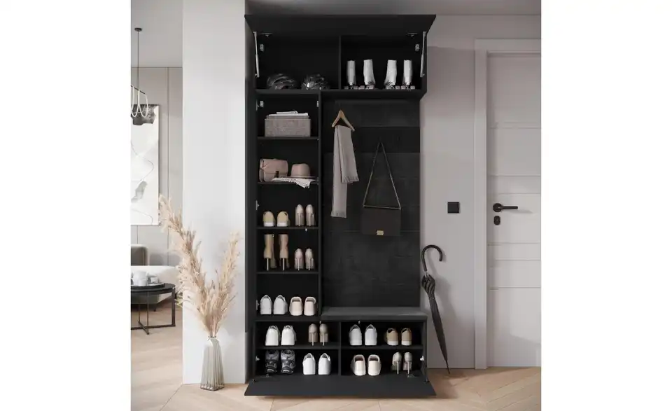 Garderobe, geöffnet
