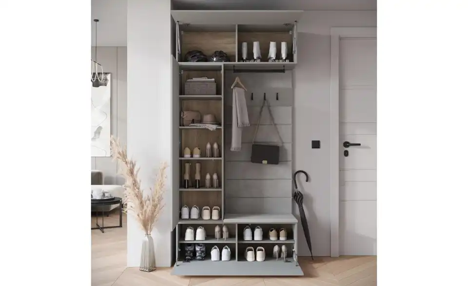 Garderobe, geöffnet