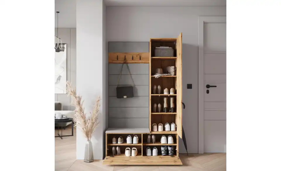 Garderobe, geöffnet