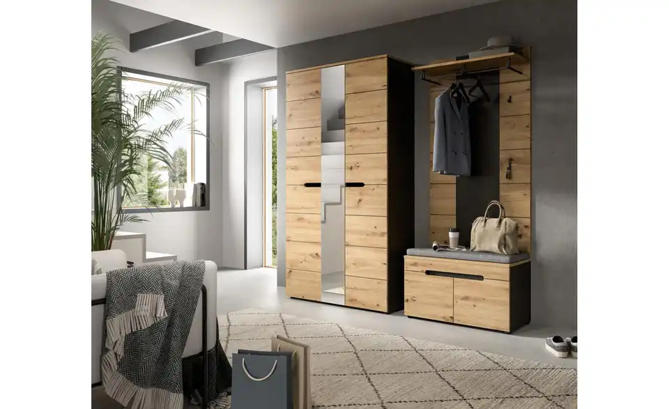 Garderobenschrank, in Wohnsituation
