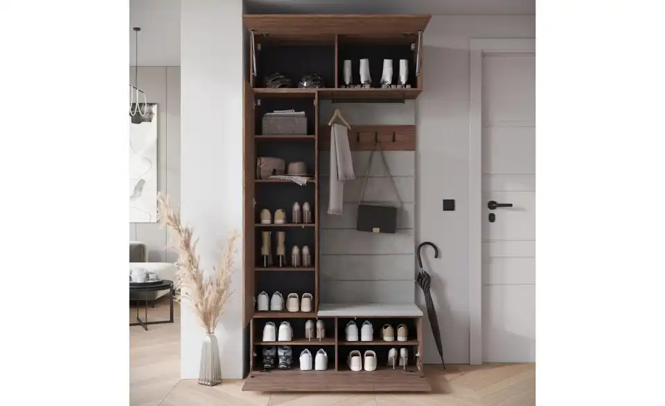 Garderobe, geöffnet
