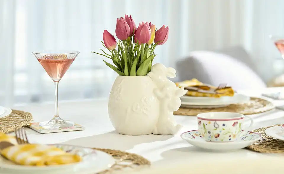 HOME STORY Vase mit Osterhase, in Wohnsituation