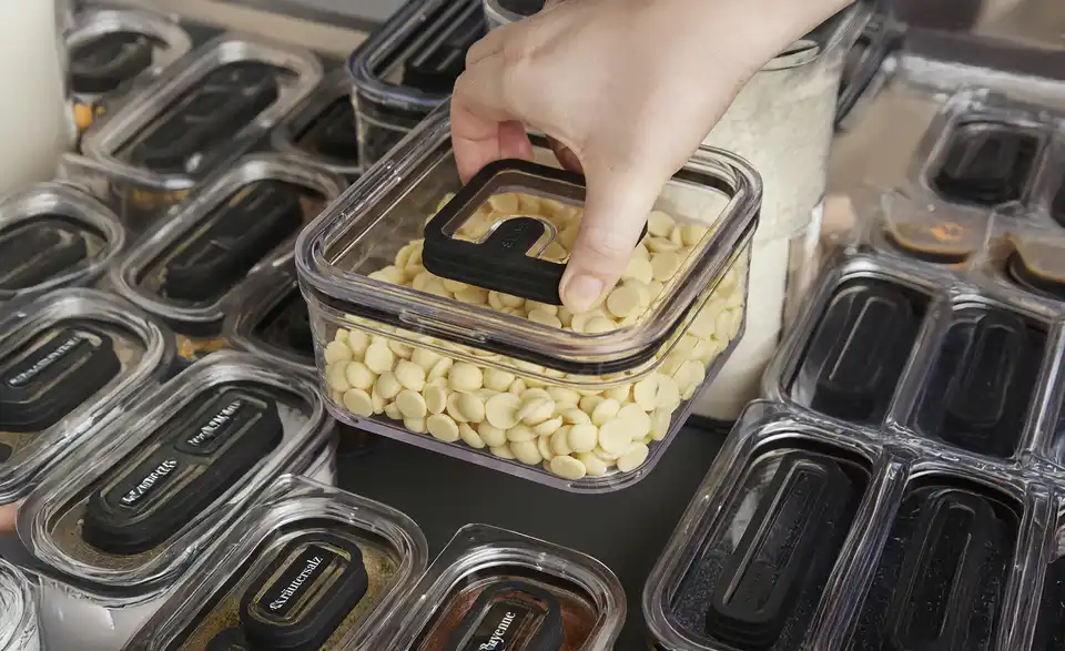 Sallys Vorratsdose, in Wohnsituation