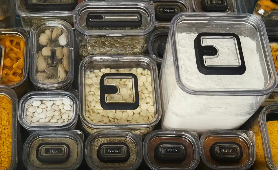 Sallys Vorratsdose, in Wohnsituation