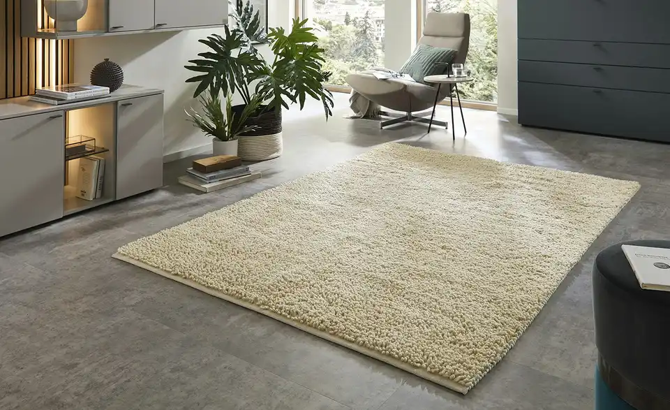 Handweb-Teppich, in Wohnsituation