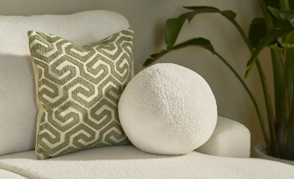Jette Home Kissen Teddyball, in Wohnsituation