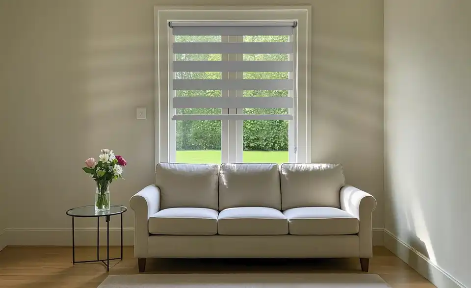 como Seitenzugrollo D&N Duorollo Blackout, in Wohnsituation