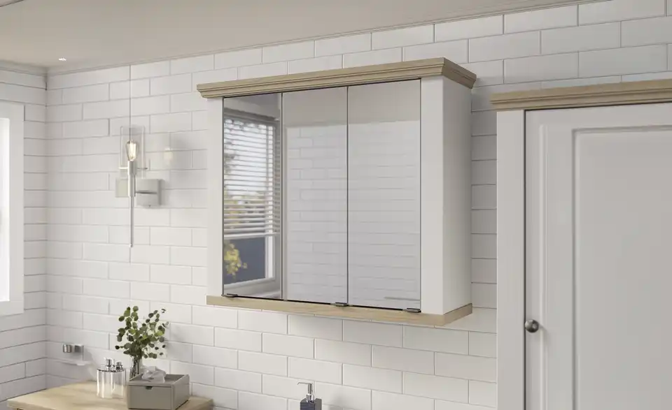 Spiegelschrank, in Wohnsituation