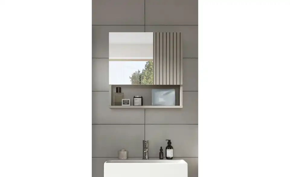 Spiegelschrank, in Wohnsituation