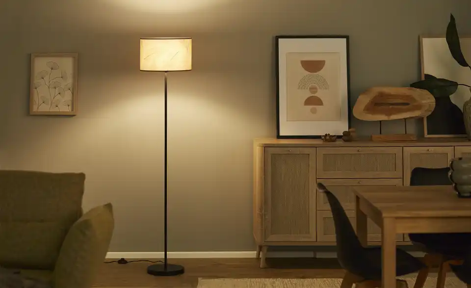 Stehleuchte, in Wohnsituation