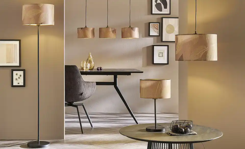 Stehleuchte, in Wohnsituation