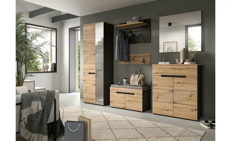 Garderobenschrank, in Wohnsituation